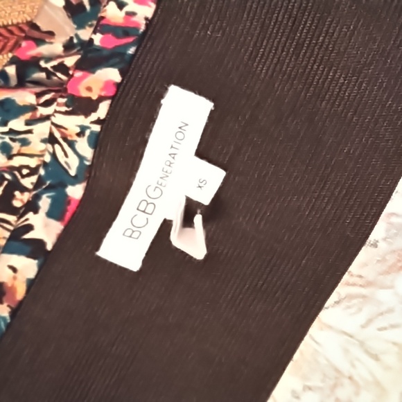 Womens oBCBGeneration  color splash print pull on skirt size XS.  Gently used - Picture 3 of 3